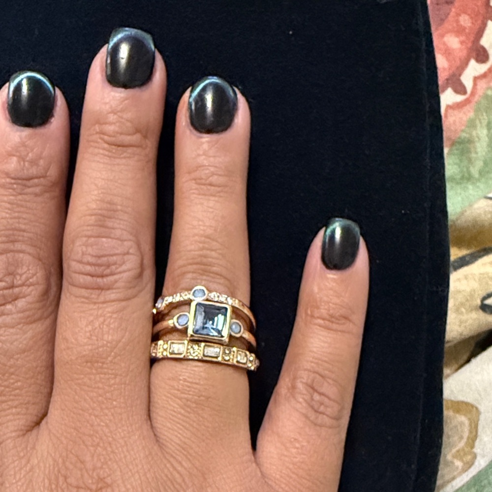 Elegant Gold and Black Women's Ring Set
